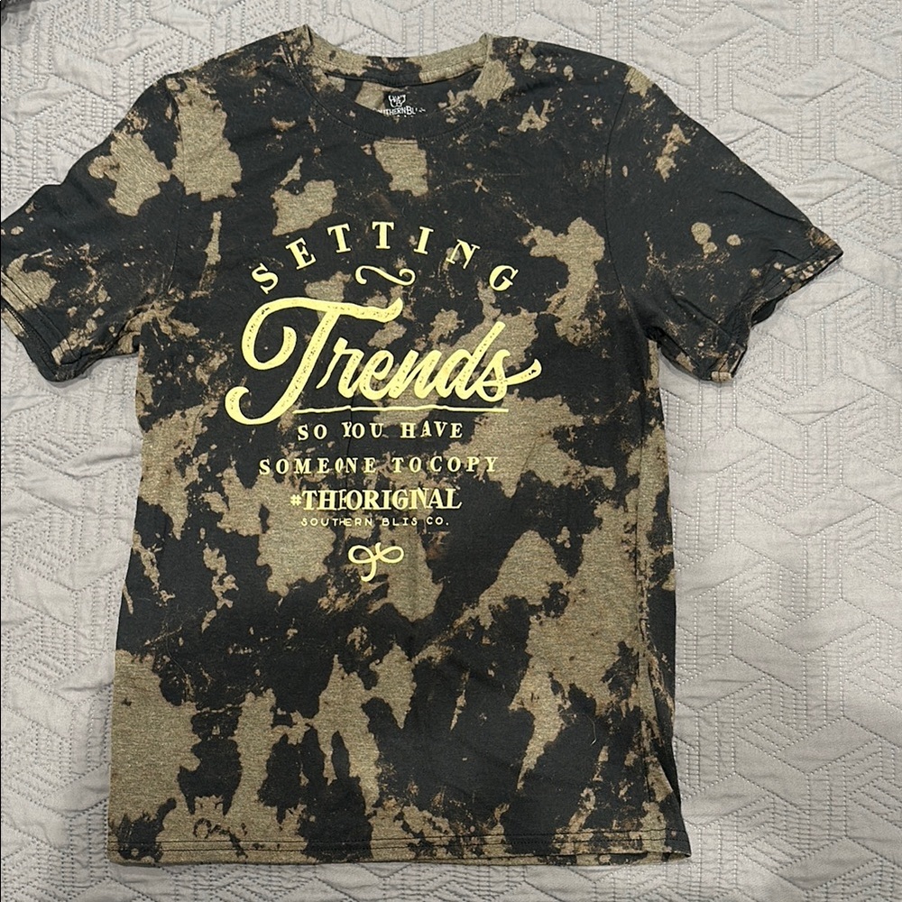 Setting Trends Graphic T-Shirt
